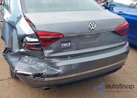 2017 Volkswagen Passat 1.8T R-Line из США, поврежденный, VIN 1VWDT7A33HC058444